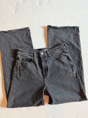 Old Navy black EXTRA HIGH-RISE
SKY-HI WIDE LEG